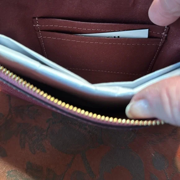 Coach Large Corner Zip Rouge Color - Picture 5 of 7